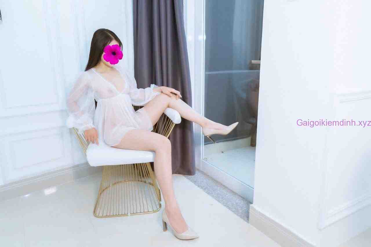 Khánh Vy-Body ngon_duyên dáng_môi máng như người yêu