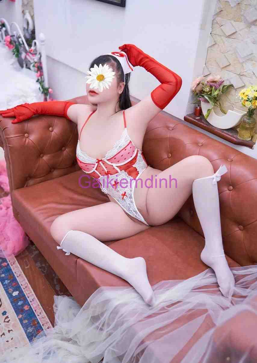 Hoàng Quyên: Gái Gọi Bến Xe Đà Nẵng Xinh Xắn Body Gợi Cảm