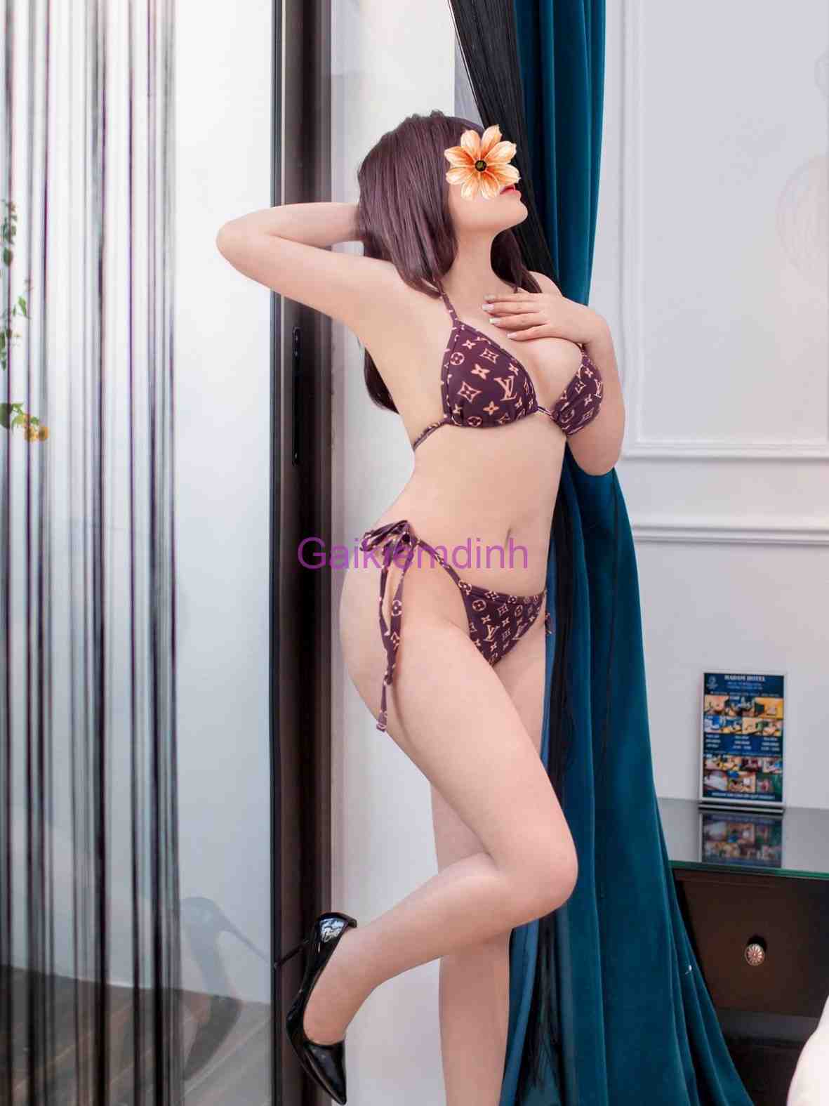 Linh Linh Mông Tròn Mẩy Doggy quá tuyệt