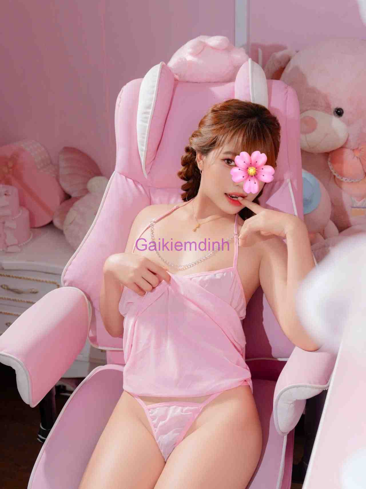 Thùy Trang 2k3: Gái gọi xinh Bình Phước với Body Nuột Nà Rất Đẹp